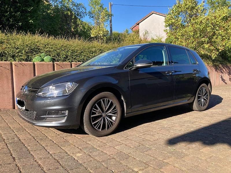 Grau Gebraucht 2016 VW Golf VII Allstar Limousine | 11.700 € (Fairer Preis) - Bild 1/4