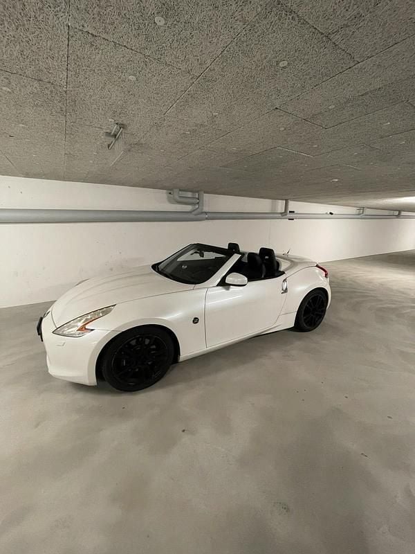 Weiß Gebraucht 2010 Nissan 370Z Cabrio | 16.000 € - Bild 1/4