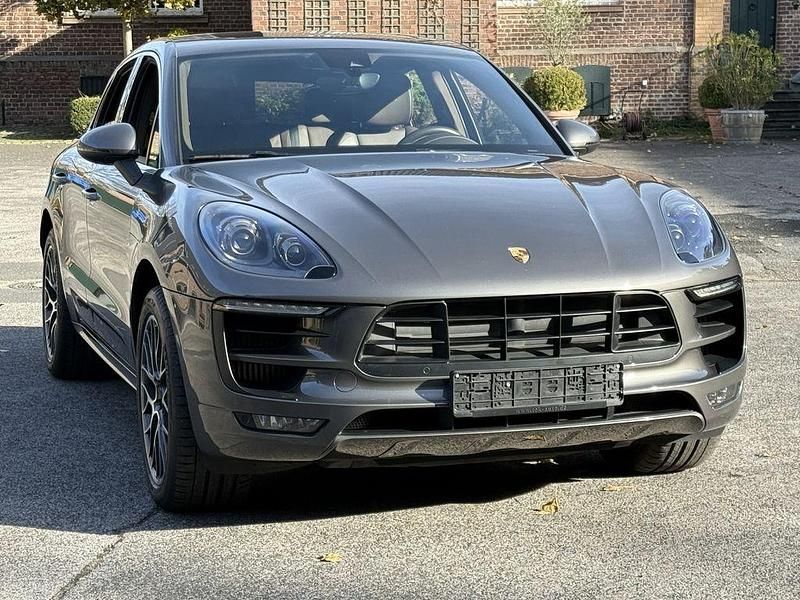 Grau Gebraucht 2017 Porsche Macan GTS SUV | 43.790 € (Guter Preis) - Bild 1/4