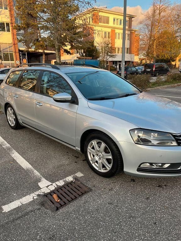 Gebraucht VW Passat Comfortline 140 PS (102 kW) 2013 Grau Limousine