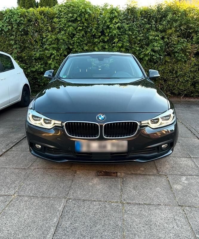 Gebraucht BMW 320 Advantage 190 PS (139 kW) 2017 Braun Limousine