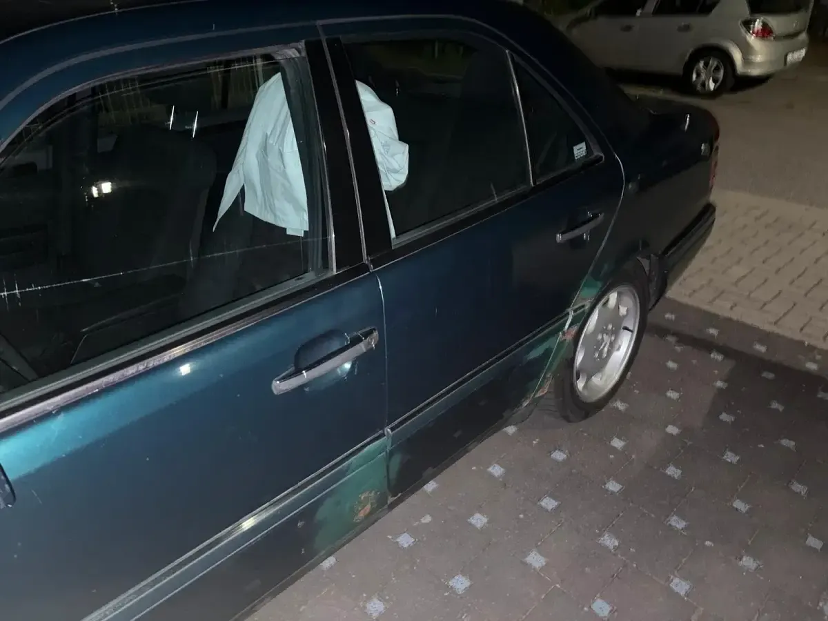 Gebraucht Mercedes C230 150 PS (110 kW) 1997 Grün Limousine