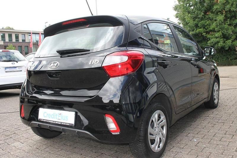 Gebraucht Hyundai i10 Select 67 PS (49 kW) 2020 Schwarz Kleinwagen
