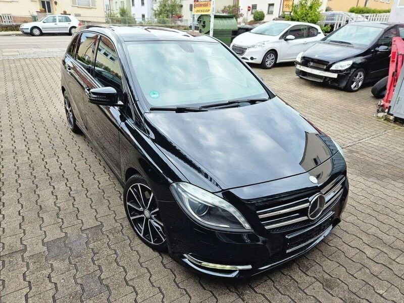 Schwarz Gebraucht 2013 Mercedes B250 Sport Van / Kleinbus | 14.999 € (Guter Preis) - Bild 1/4