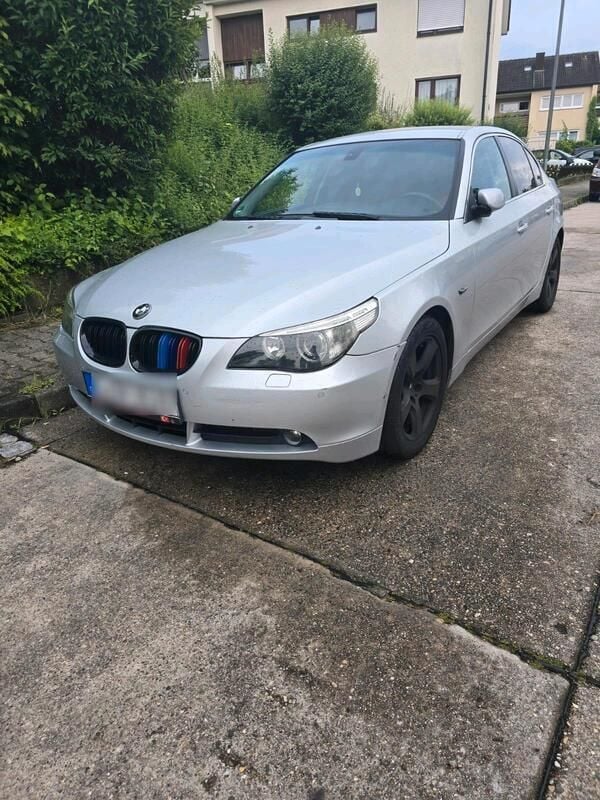 Grau Gebraucht 2004 BMW 520 Limousine | 6.000 € (Etwas zu teuer) - Bild 1/4