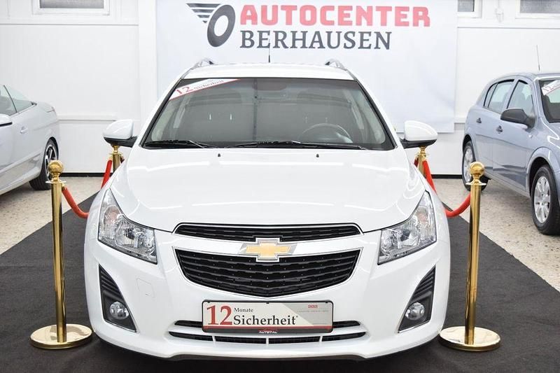 Weiß Gebraucht 2013 Chevrolet Cruze LTZ Kombi | 8.999 € - Bild 1/4