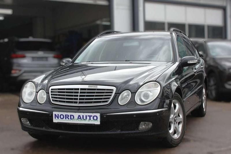 Schwarz Gebraucht 2004 Mercedes E240 Avantgarde Kombi | 3.500 € (Fairer Preis) - Bild 1/4