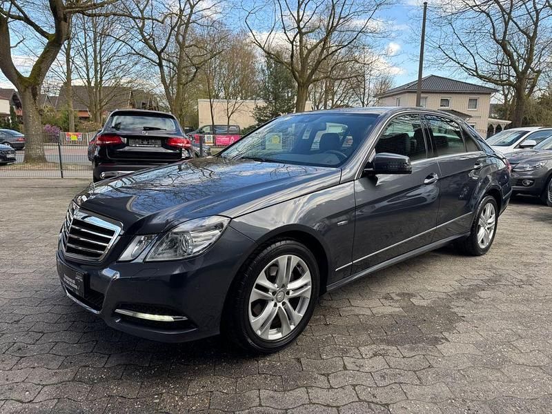 Gebraucht Mercedes E220 Avantgarde 170 PS (125 kW) 2010 Grau Limousine