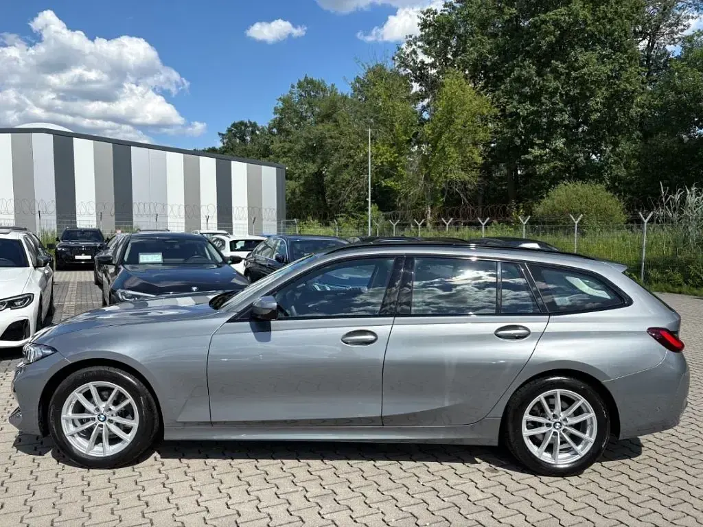 Gebraucht BMW 318 156 PS (114 kW) 2024 Grau Kombi