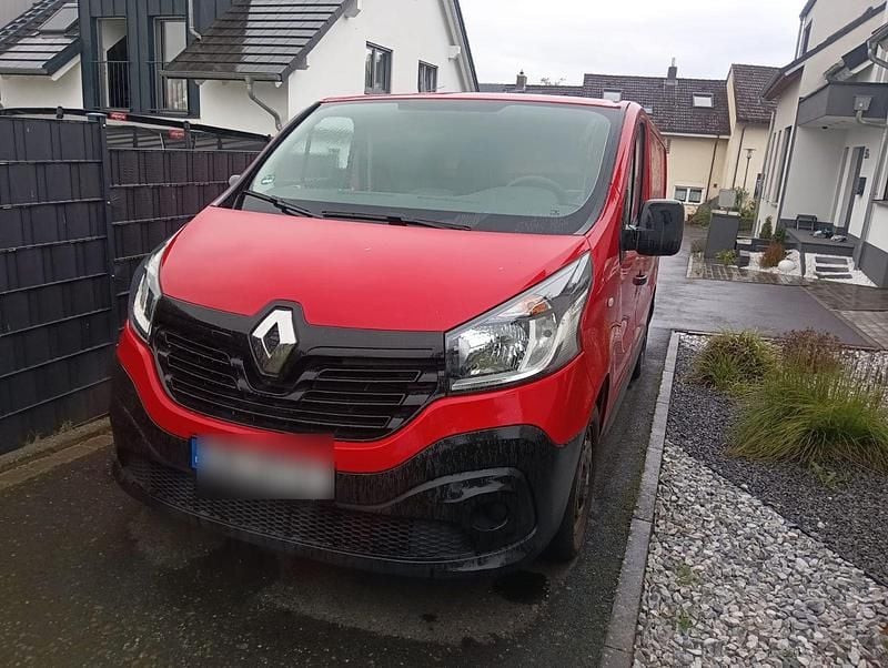 Rot Gebraucht 2015 Renault Trafic Van / Kleinbus | 7.700 € (Superpreis) - Bild 1/4