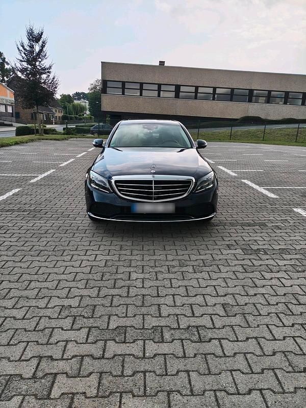 Gebraucht Mercedes C300 258 PS (189 kW) 2018 Blau Limousine