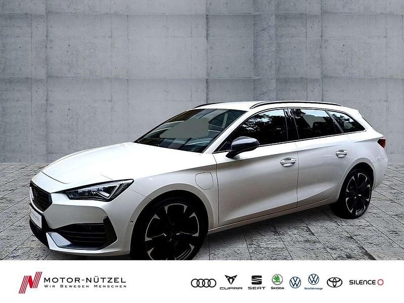 "candy" weiss Gebraucht 2021 Cupra Leon VZ Kombi | 26.230 € (Fairer Preis) - Bild 1/4