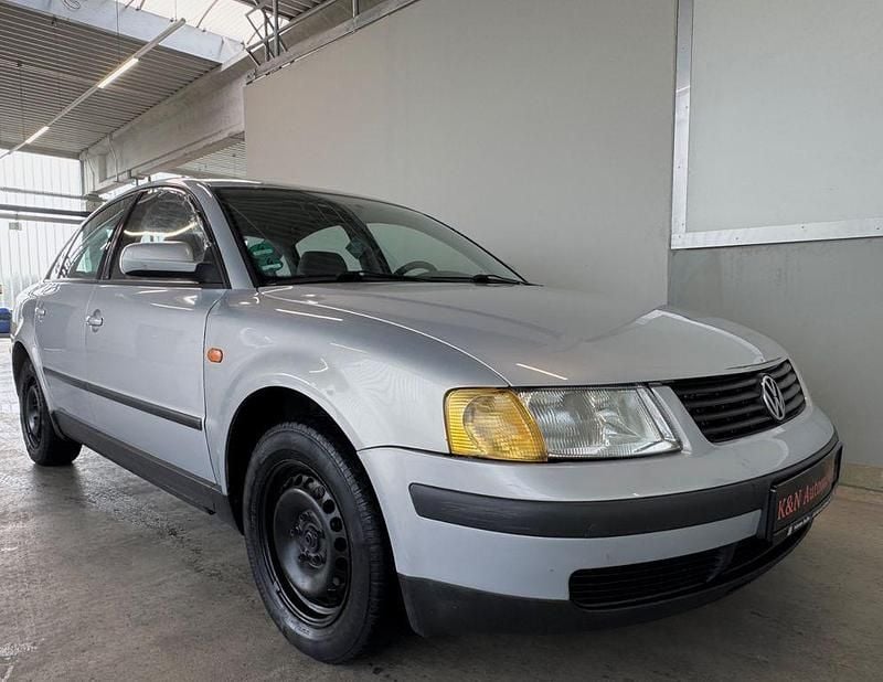 Gebraucht VW Passat 125 PS (91 kW) 1997 Silber Limousine