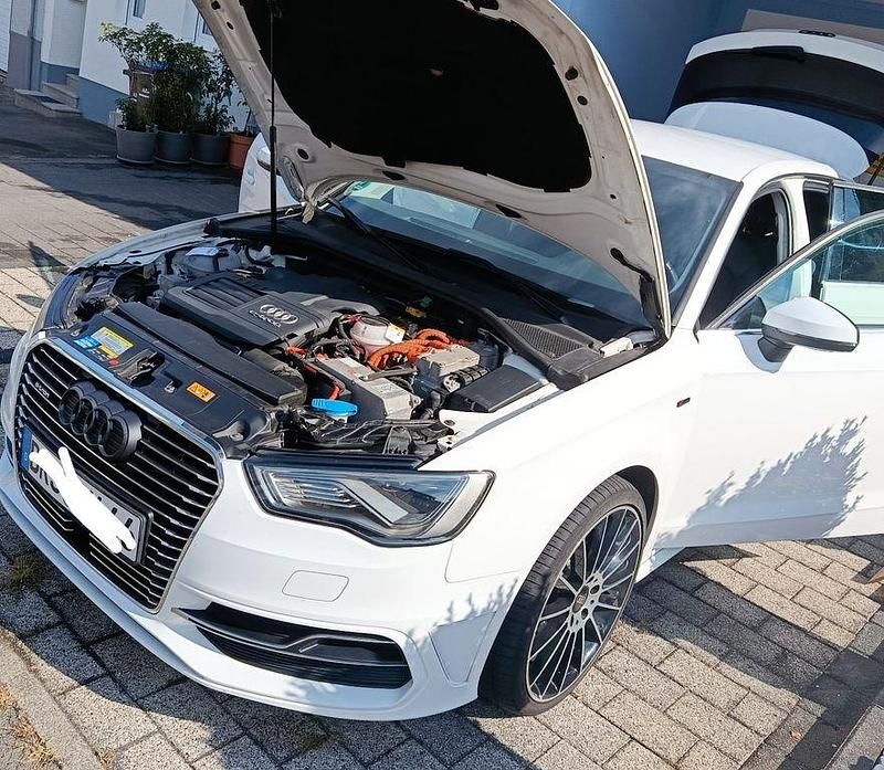 Weiß Gebraucht 2015 Audi A3 e-tron Ambiente Kleinwagen | 17.000 € (Fairer Preis) - Bild 1/4
