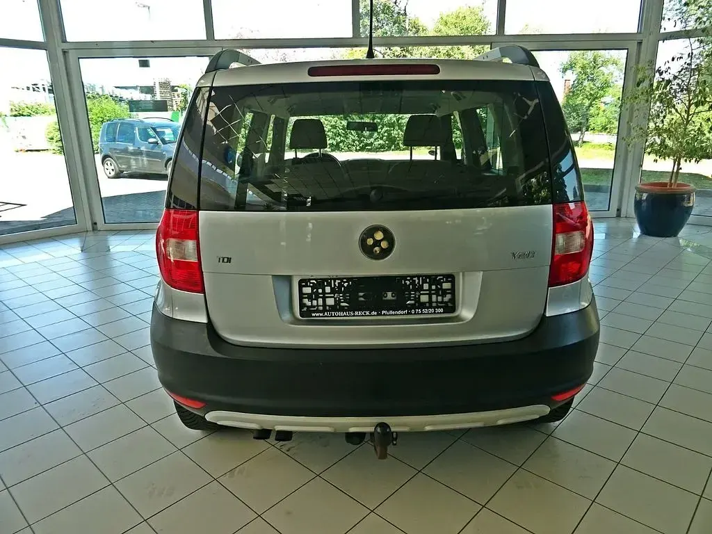 Gebraucht Skoda Yeti Ambition 140 PS (102 kW) 2013 Silber SUV