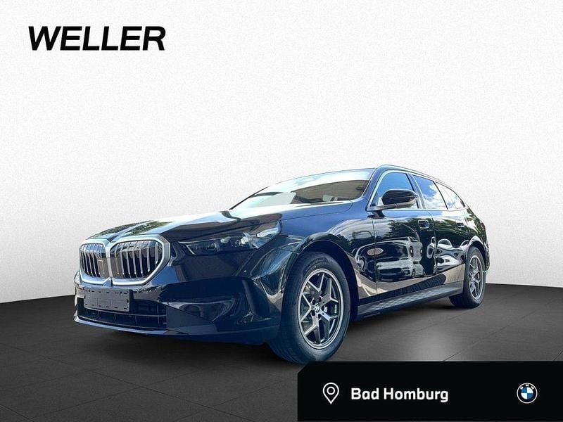 Saphirschwarz metallic (schwarz) Gebraucht 2025 BMW 520 Efficient Dynamics Kombi | 49.990 € (Superpreis) - Bild 1/4