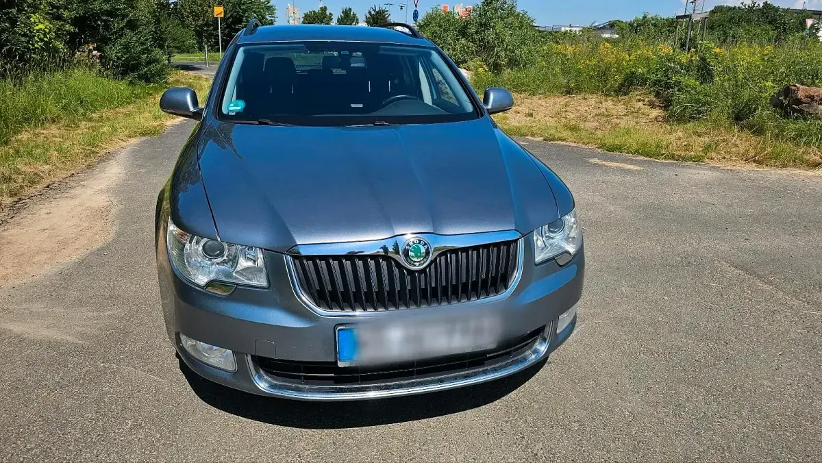 Gebraucht Skoda Superb 140 PS (102 kW) 2012 Silber Kombi