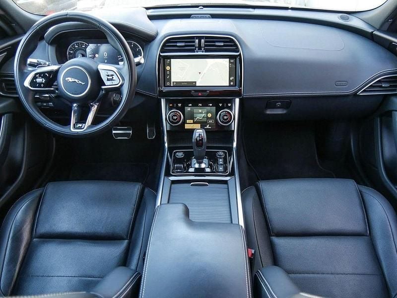 Gebraucht Jaguar XE R-Dynamic 253 PS (186 kW) 2022 Grau Limousine