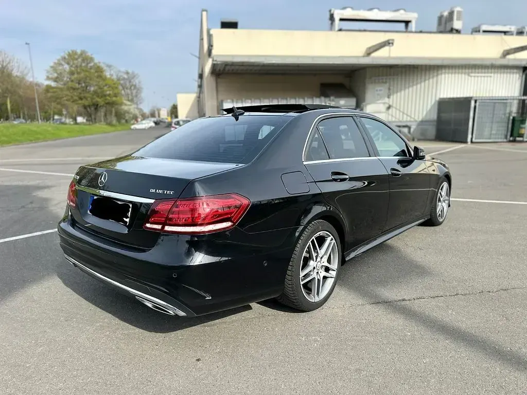 Gebraucht Mercedes E220 AMG 170 PS (125 kW) 2015 Schwarz Limousine