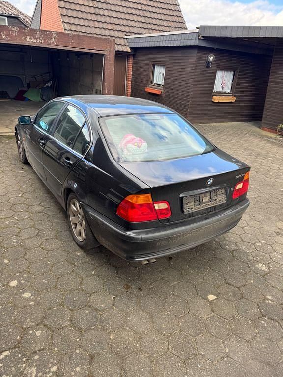 Gebraucht BMW 323 170 PS (125 kW) 2000 Schwarz Limousine