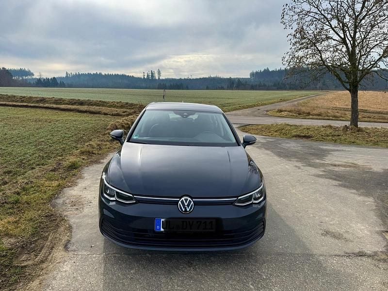 Grau Gebraucht 2024 VW Golf Life Limousine | 20.000 € (Superpreis) - Bild 1/4