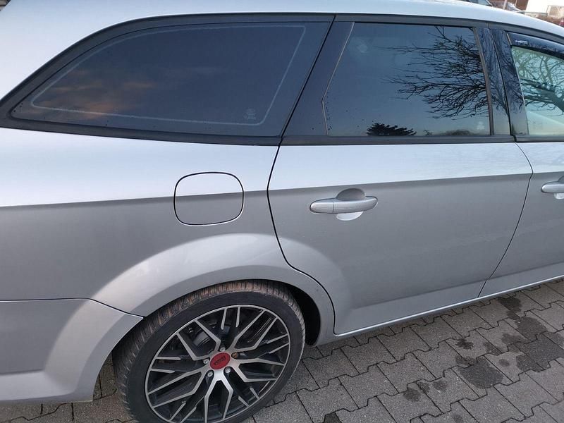 Gebraucht Ford Mondeo 101 PS (74 kW) 2009 Silber Kombi