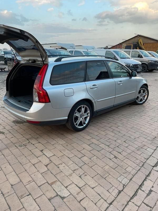 Second-hand Volvo V50 109 CP (80 kW) 2009 Argintiu Break