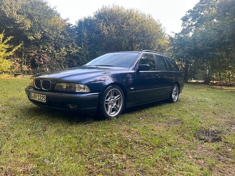 Blau Gebraucht 1998 BMW 540 Kombi | 7.900 € (Superpreis) - Bild 1/4