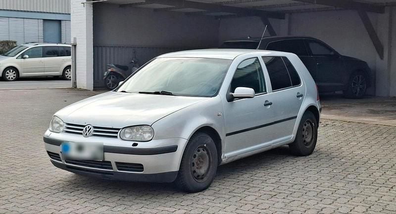 Gebraucht VW Golf IV 90 PS (66 kW) 2003 Silber Limousine