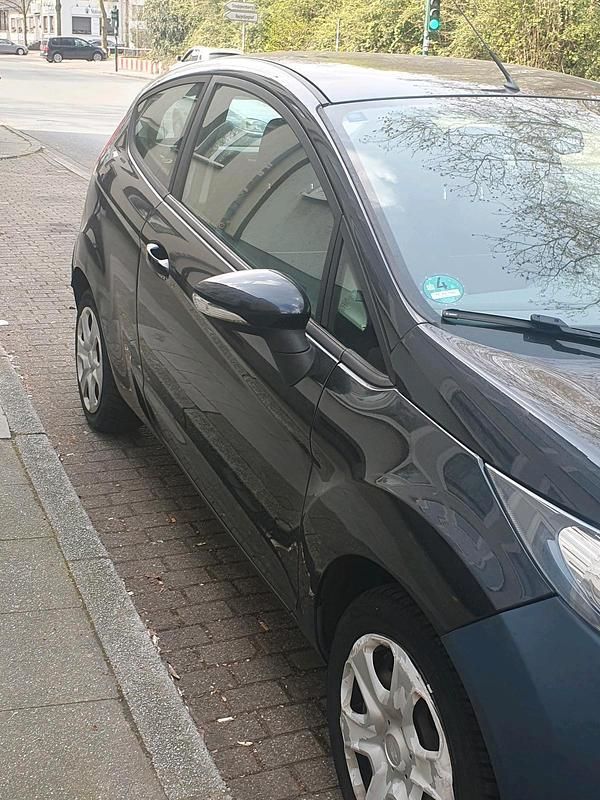 Gebraucht Ford Fiesta 82 PS (60 kW) 2011 Schwarz Kleinwagen