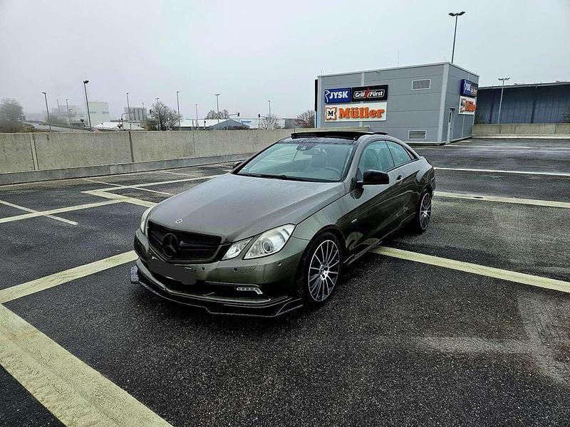 Braun Gebraucht 2010 Mercedes E350 AMG Coupé | 10.500 € (Guter Preis) - Bild 1/4