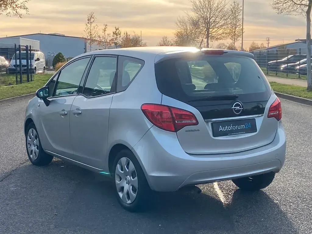 Używany Opel Meriva Edition 101 KM (74 kW) 2010 Srebrny Minivan