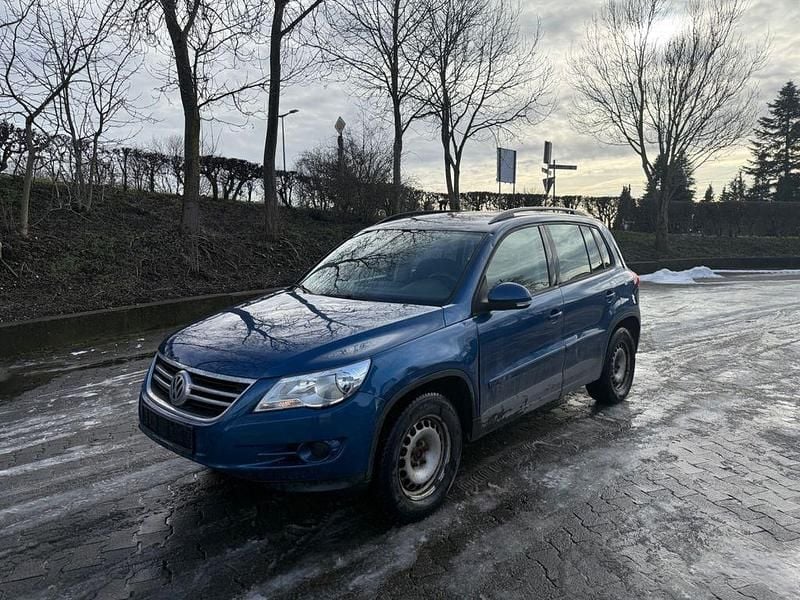 Blau Gebraucht 2008 VW Tiguan Track & Field SUV | 2.290 € - Bild 1/4