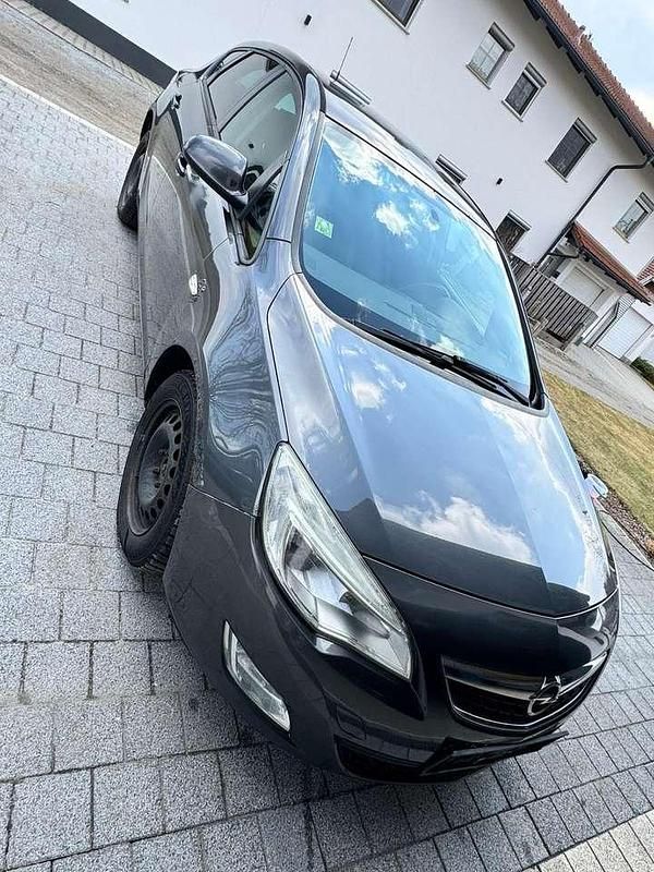 Gebraucht Opel Astra Design Edition 110 PS (80 kW) 2011 Grau Limousine