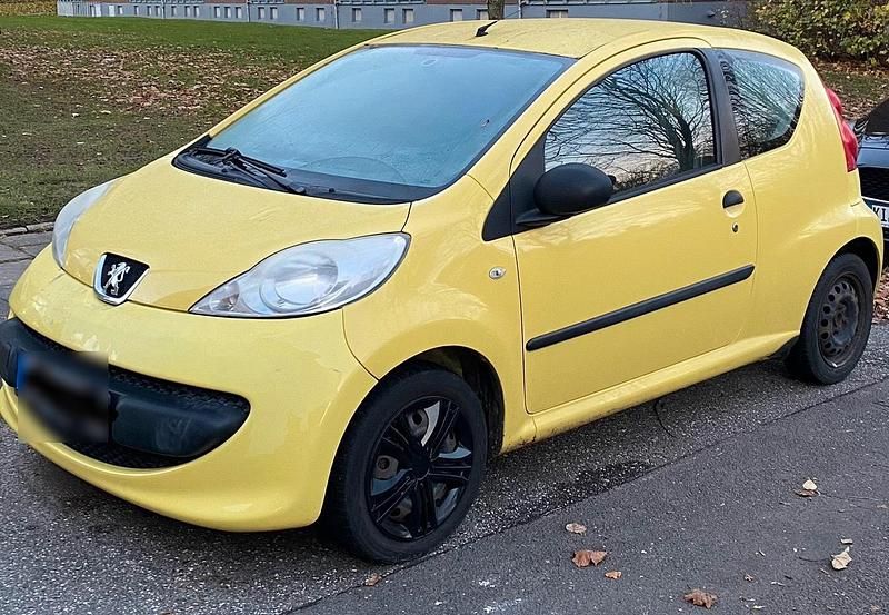 Gelb Gebraucht 2006 Peugeot 107 Kleinwagen | 750 € (Guter Preis) - Bild 1/4
