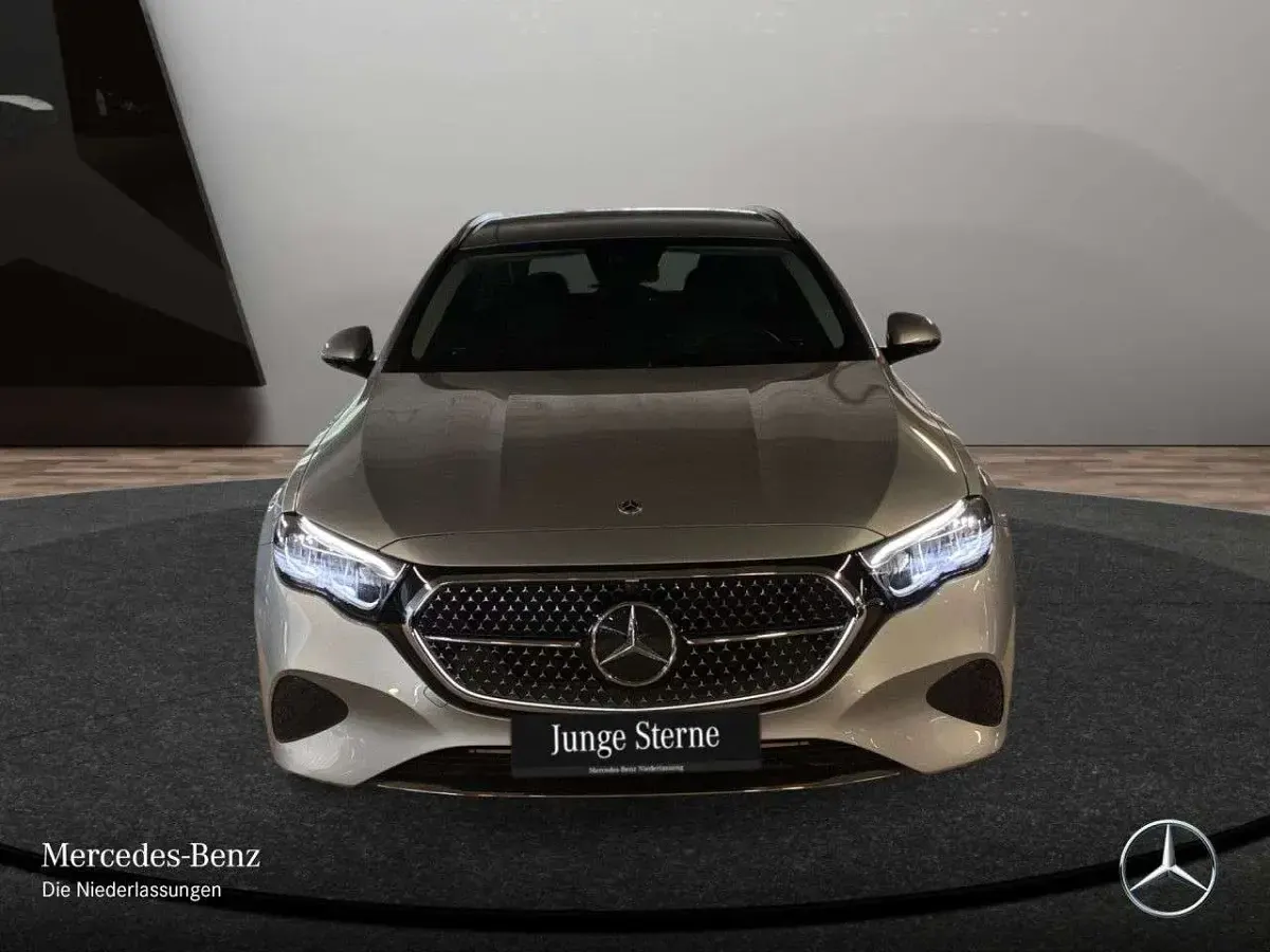 Gebraucht Mercedes E300 Advanced 204 PS (150 kW) 2025 Silber Limousine