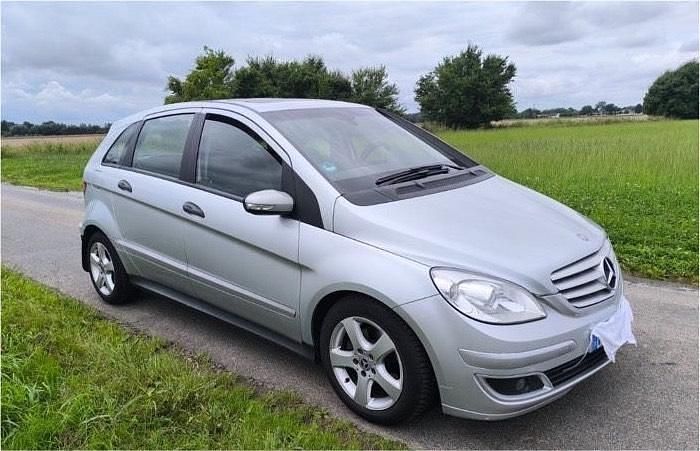 Silber Gebraucht 2005 Mercedes B180 Van / Kleinbus | 4.000 € (Fairer Preis) - Bild 1/4