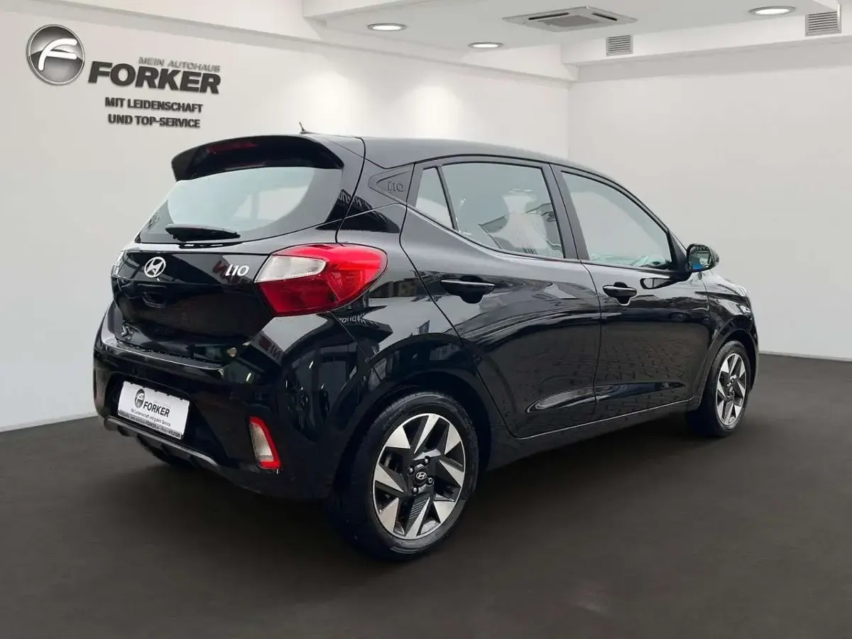 Gebraucht Hyundai i10 Trend 63 PS (46 kW) 2025 Schwarz Kleinwagen