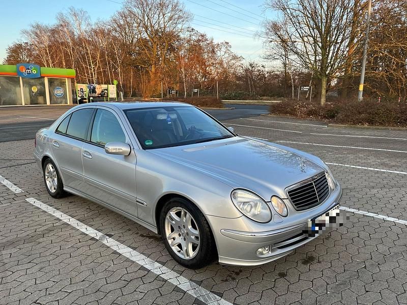 Gebraucht Mercedes E240 177 PS (130 kW) 2002 Silber Limousine