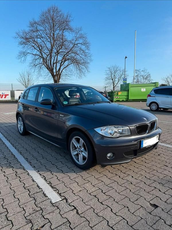 Grau Gebraucht 2005 BMW 120 Kleinwagen | 4.500 € (Fairer Preis) - Bild 1/4