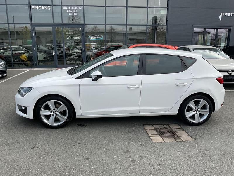 Usado Seat Leon FR 140 HP (102 kW) 2014 Branco Sedan