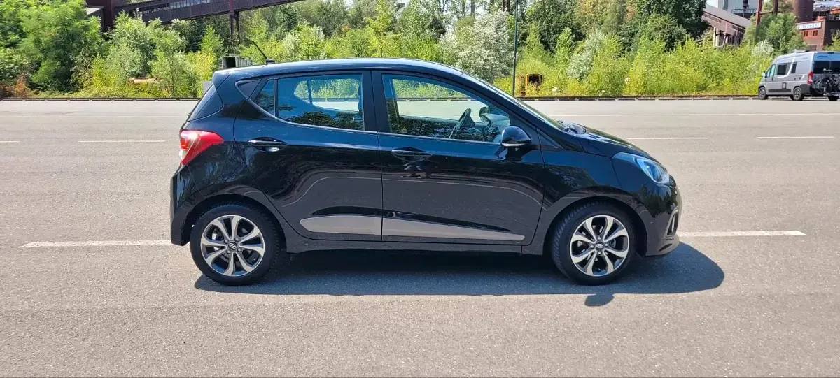 Gebraucht Hyundai i10 Trend 87 PS (63 kW) 2016 Schwarz Kleinwagen