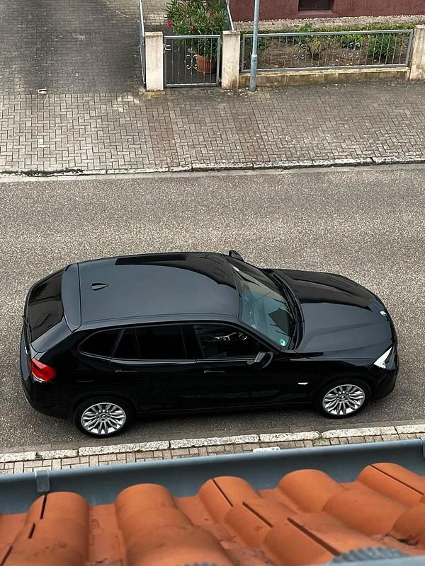 Schwarz Gebraucht 2012 BMW X1 SUV | 8.300 € - Bild 1/4