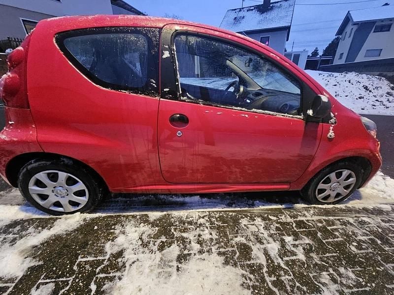 Gebraucht Peugeot 107 67 PS (49 kW) 2009 Rot Kleinwagen