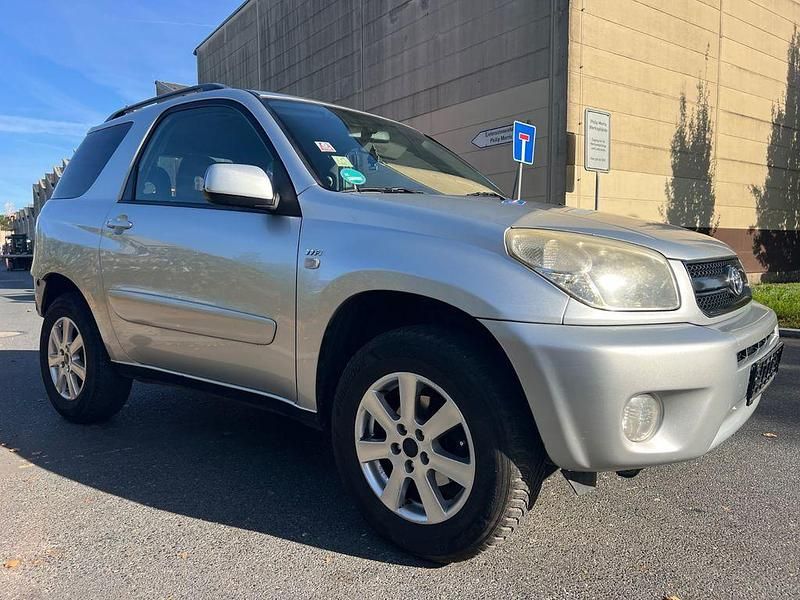 Silber Gebraucht 2004 Toyota RAV4 SUV | 3.299 € (Fairer Preis) - Bild 1/4