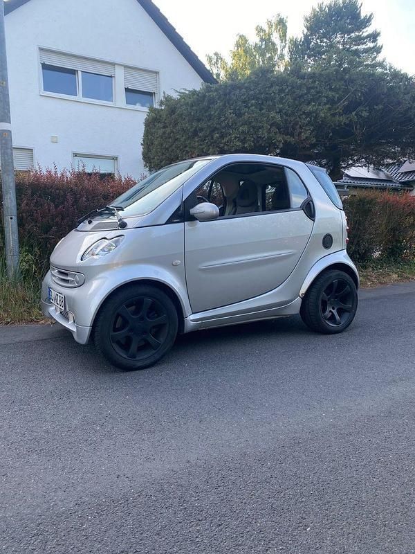 Silber Gebraucht 2004 Smart ForTwo Coupé Passion Coupé | 2.200 € - Bild 1/4