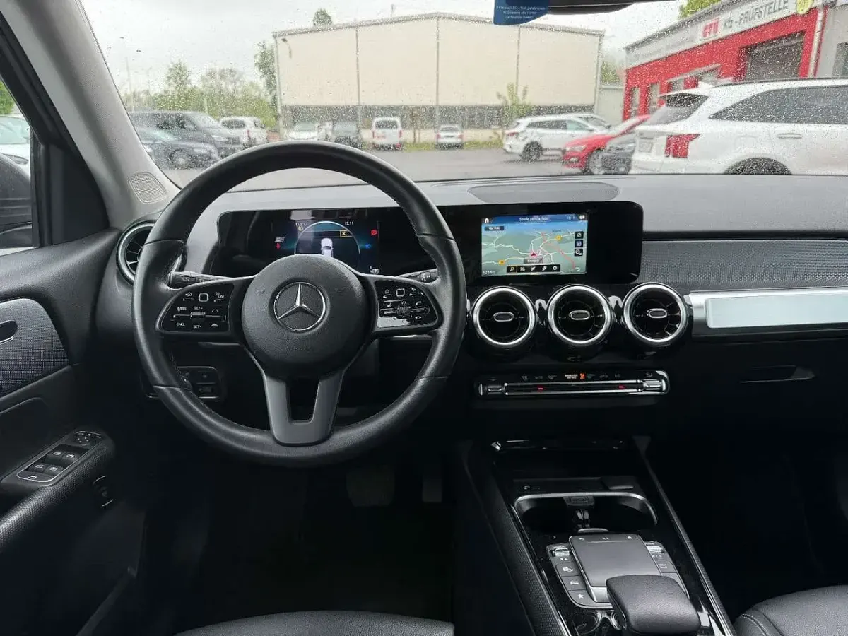 Gebraucht Mercedes GLB200 163 PS (119 kW) 2023 Grau SUV
