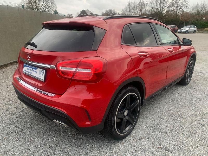 Gebraucht Mercedes GLA220 StreetStyle 170 PS (125 kW) 2015 Rot SUV