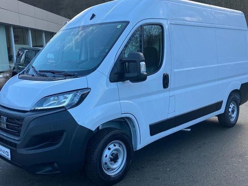 Weiß Gebraucht 2023 Fiat Ducato Van | 26.736 € (Guter Preis) - Bild 1/4