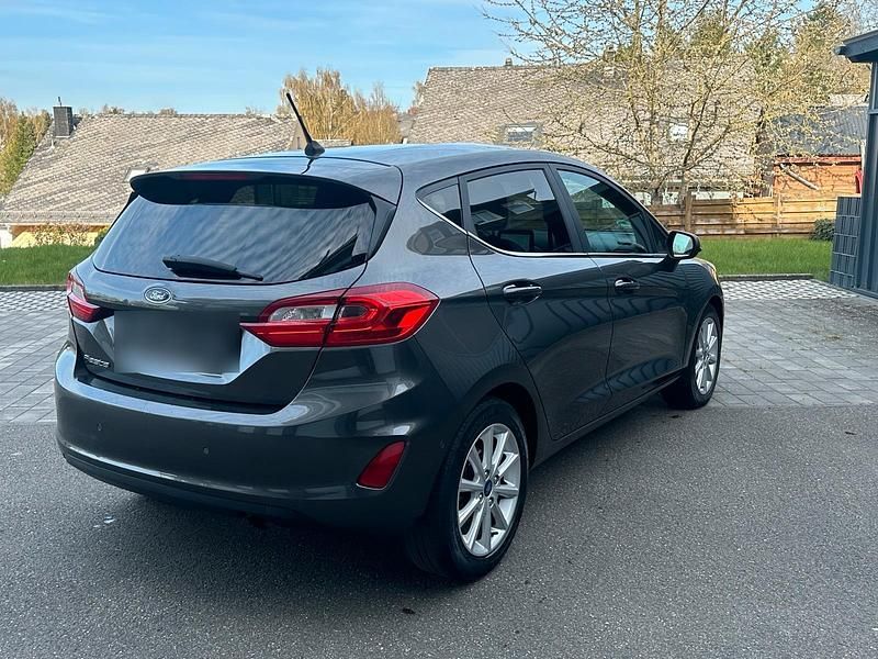 Gebraucht Ford Focus 120 PS (88 kW) 2018 Grau Limousine